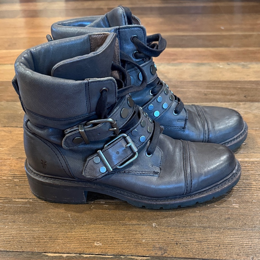 Frye Samantha Stud Hiker sz 8.5